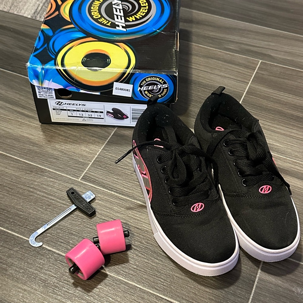 Heelys Pro 20 LG Skate Shoe - Little Kid / Big Kid - Black / Hologram Pink